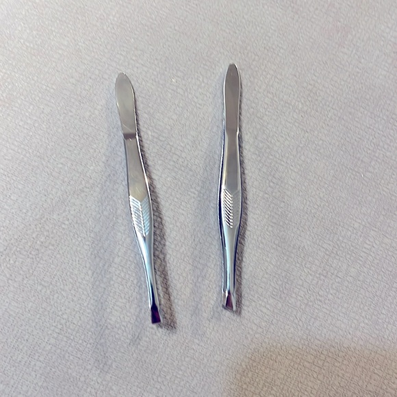 NWOT - Trim Tweezers - Picture 3 of 3